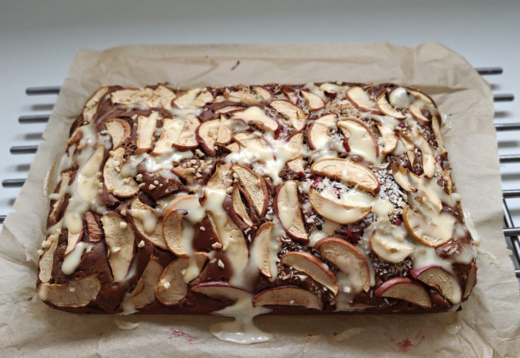 PLuS Nutrition Registered Dietitian Petri Luhio. Sports Nutrition Expert. Road to nuts fueling cake. Cake that dietitian eats weekly to get enough energy.