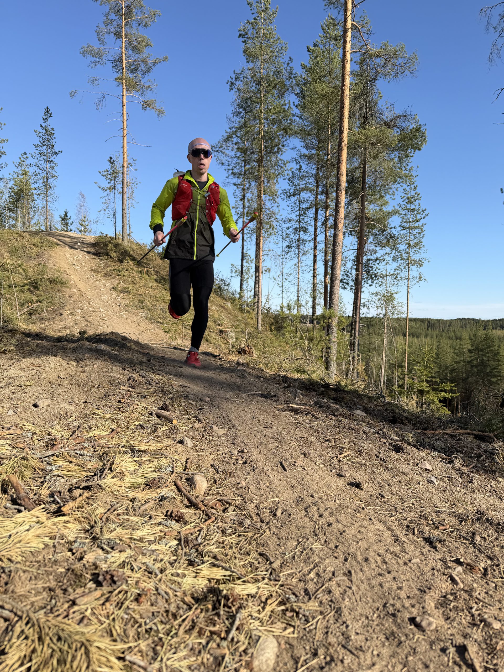 Siilinjärvi trails. PLuS Nutrition. Registered dietitian, sports nutrition expert and ultrarunner. Training for ultra marathon. Downhill.